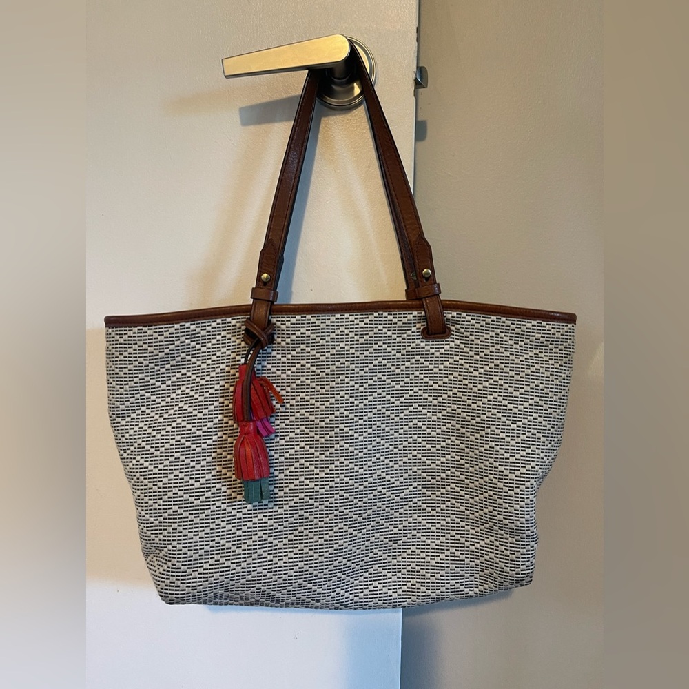 Fossil Rachel Woven Cream And Black W/Brown Tote Bag.